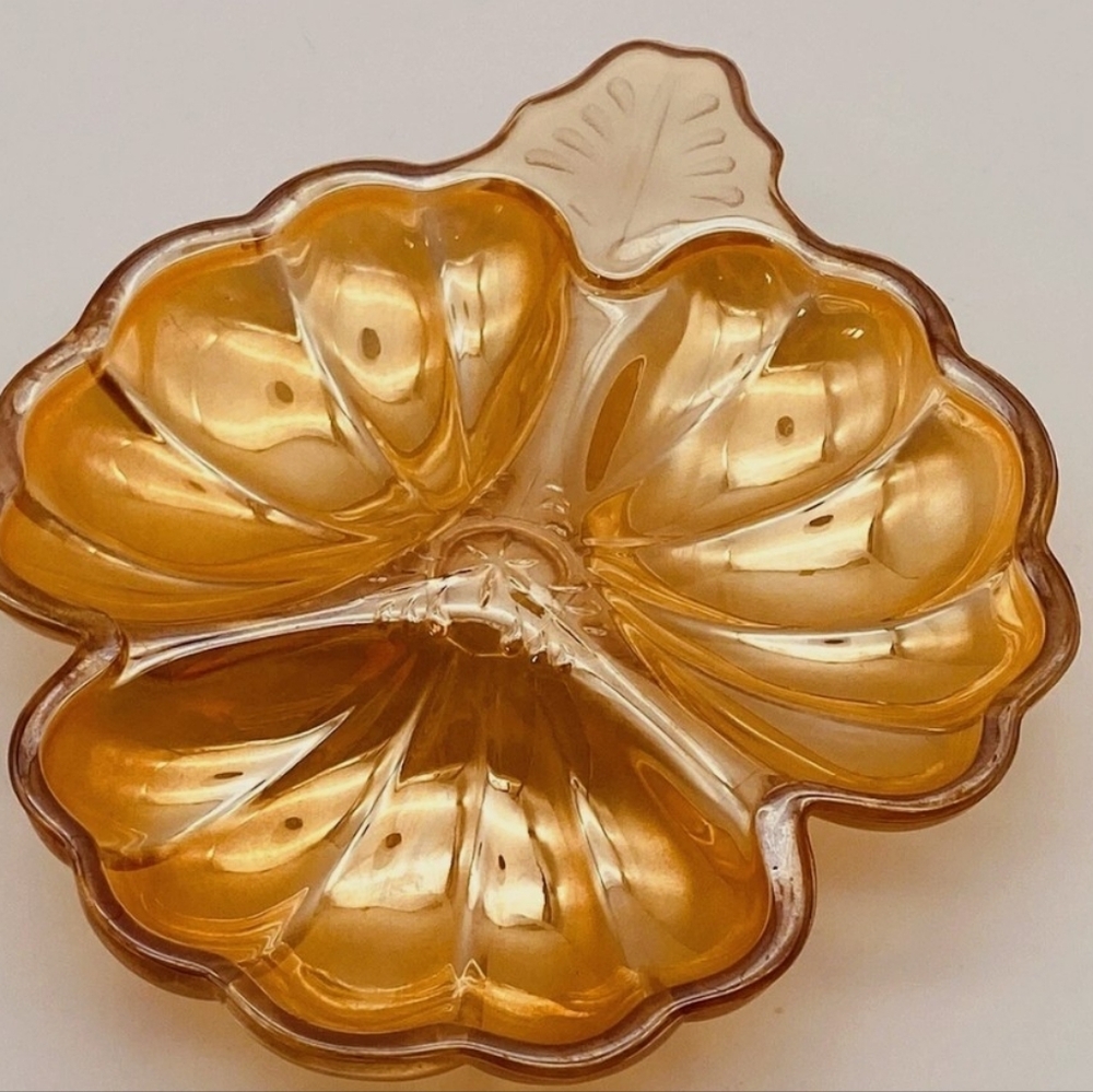Elegant Gold Leaf-Shaped Dish